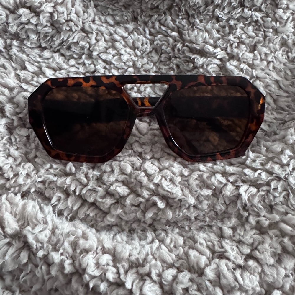Tortoise Shell Geometric Sunglasses